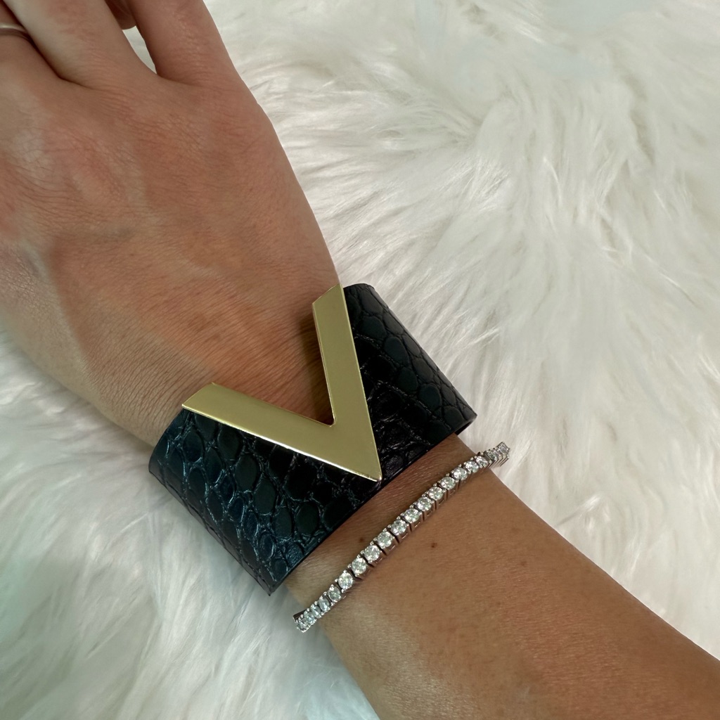 Nwt Black Leather V-Shaped Cuff Bracelet 49$